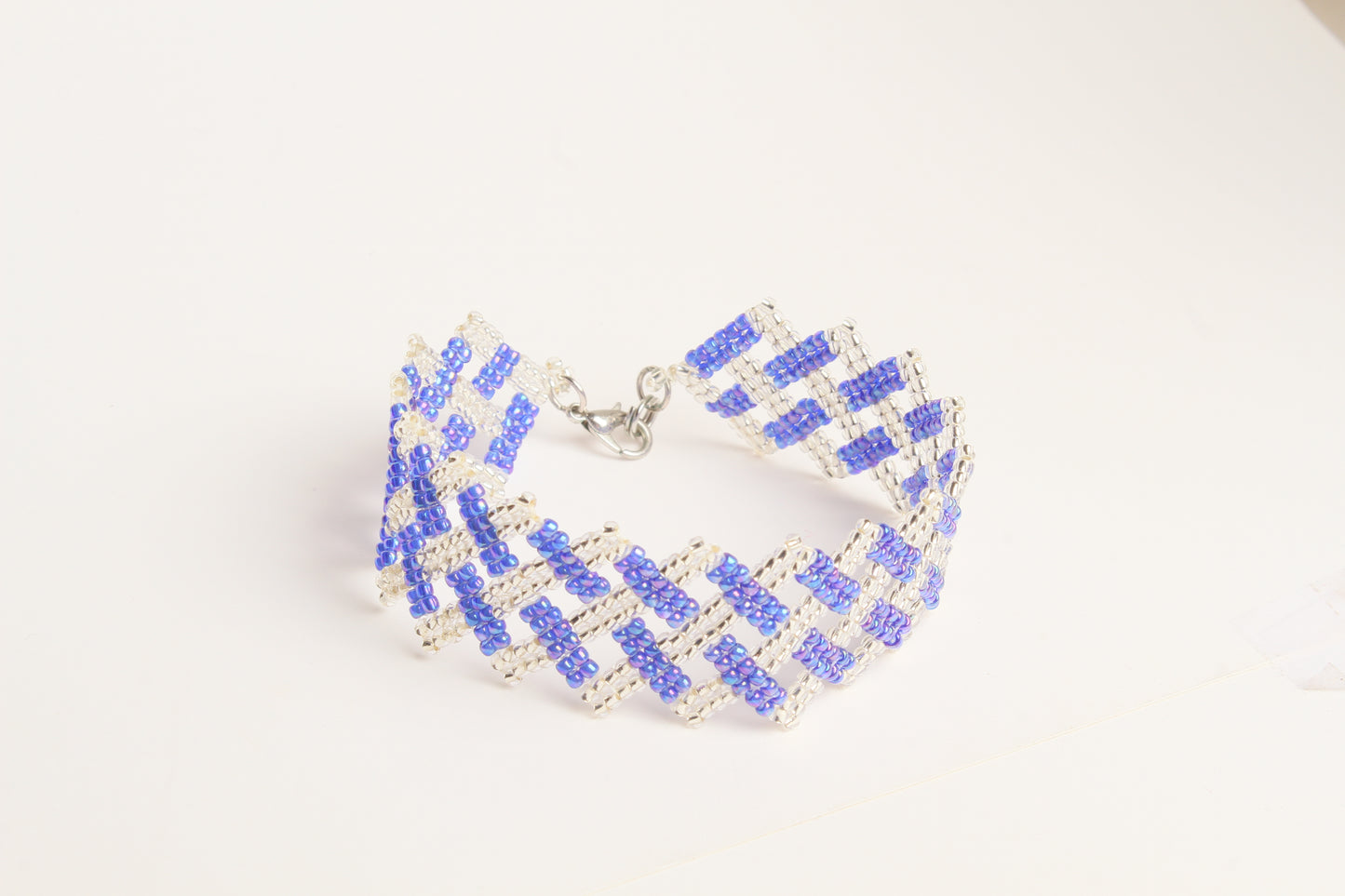 Blue whie criss cross